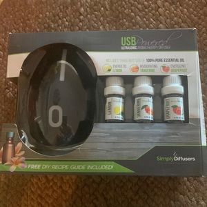 Defuser with 3 bottles of essential oils-new in box